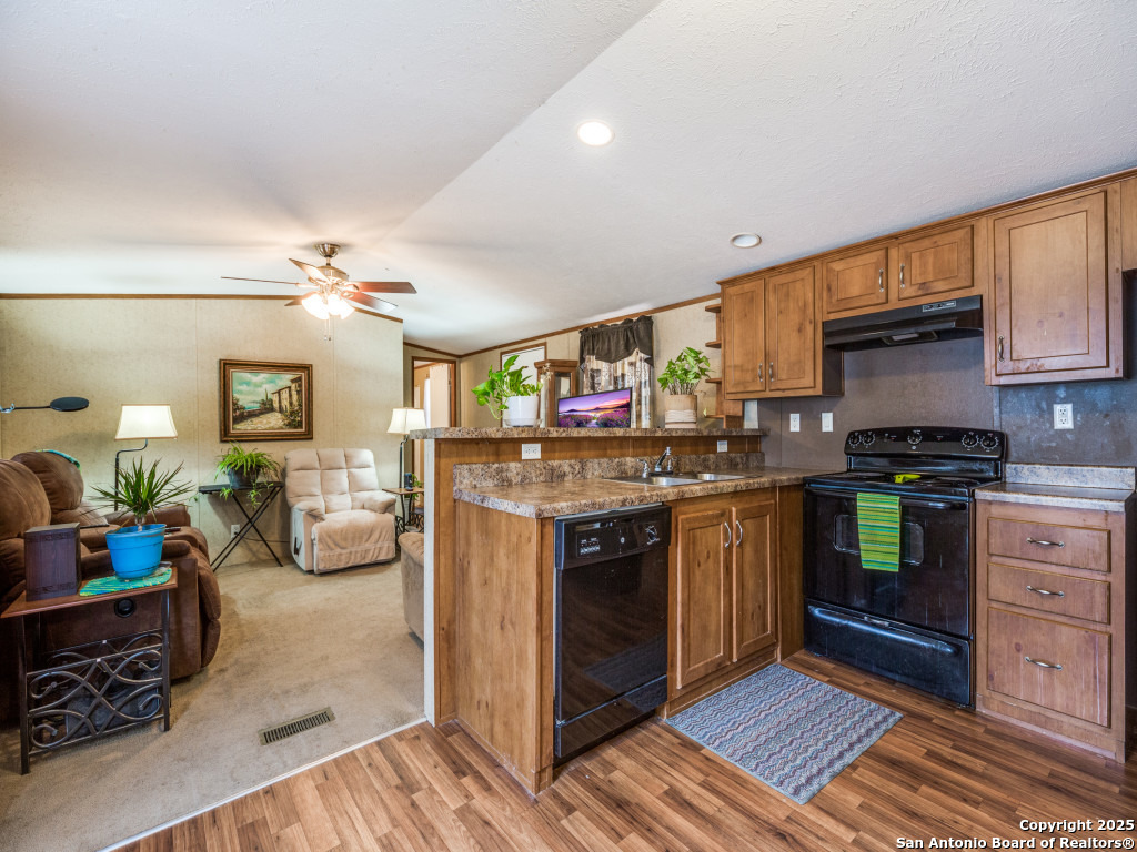 528 Pr 1516 , Bandera, TX, 78003-4940 | 1843315 | Realty Texas LLC