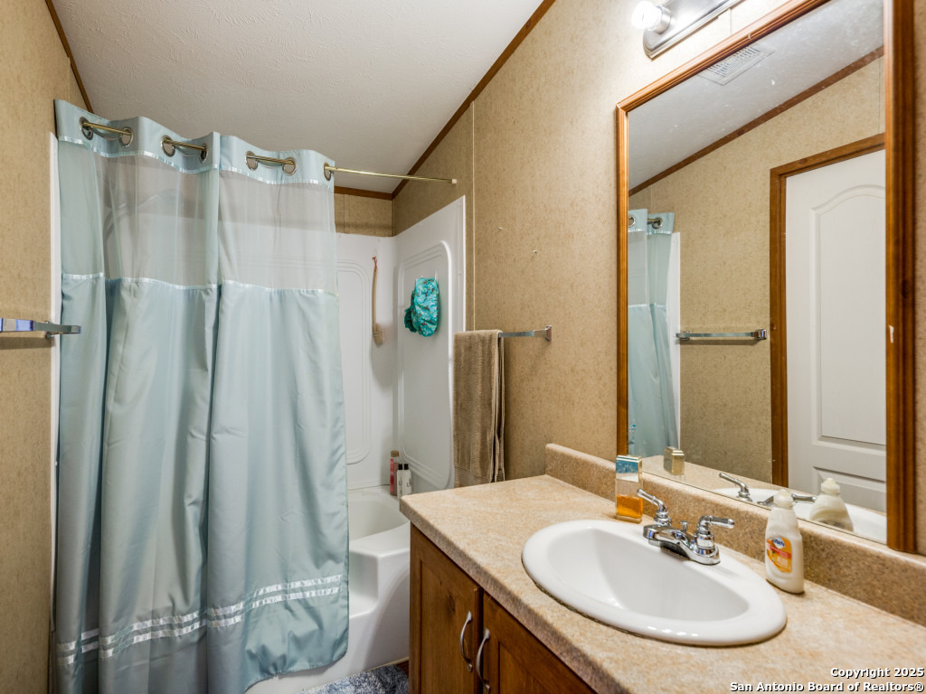 528 Pr 1516 , Bandera, TX, 78003-4940 | 1843315 | Realty Texas LLC