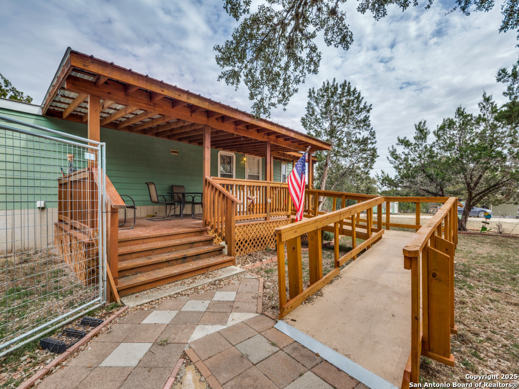 528 Pr 1516 , Bandera, TX, 78003-4940 | 1843315 | Realty Texas LLC