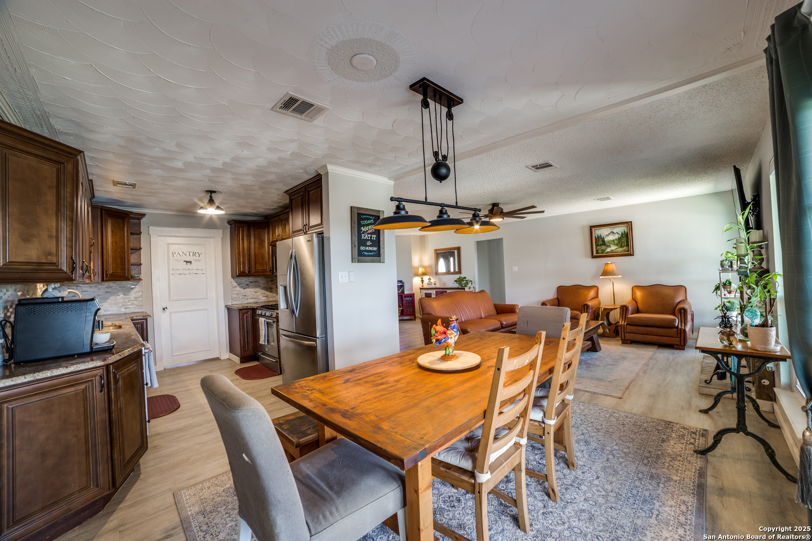 8415 County Road 279 , Rio Medina, TX, 78066 | 1850092 | Realty Texas LLC