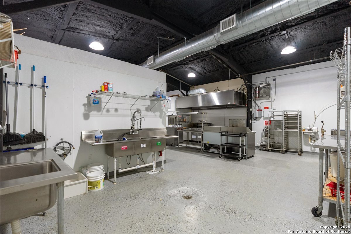 1200 Hwy 59, GEORGEWEST, TX, 78022 | 1852379 | Realty Texas LLC