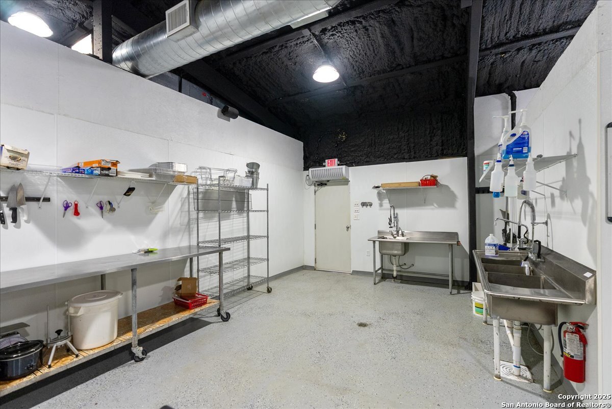 1200 Hwy 59, GEORGEWEST, TX, 78022 | 1852379 | Realty Texas LLC