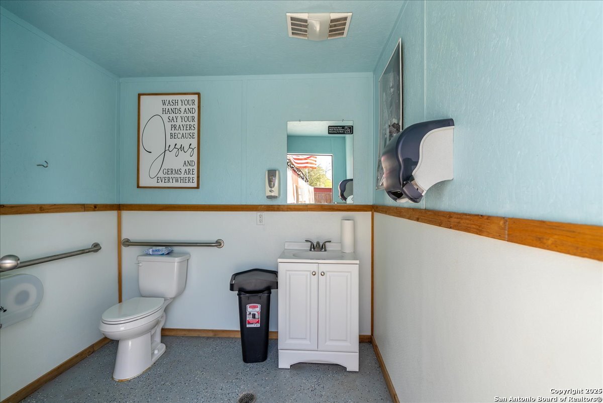 1200 Hwy 59, GEORGEWEST, TX, 78022 | 1852379 | Realty Texas LLC