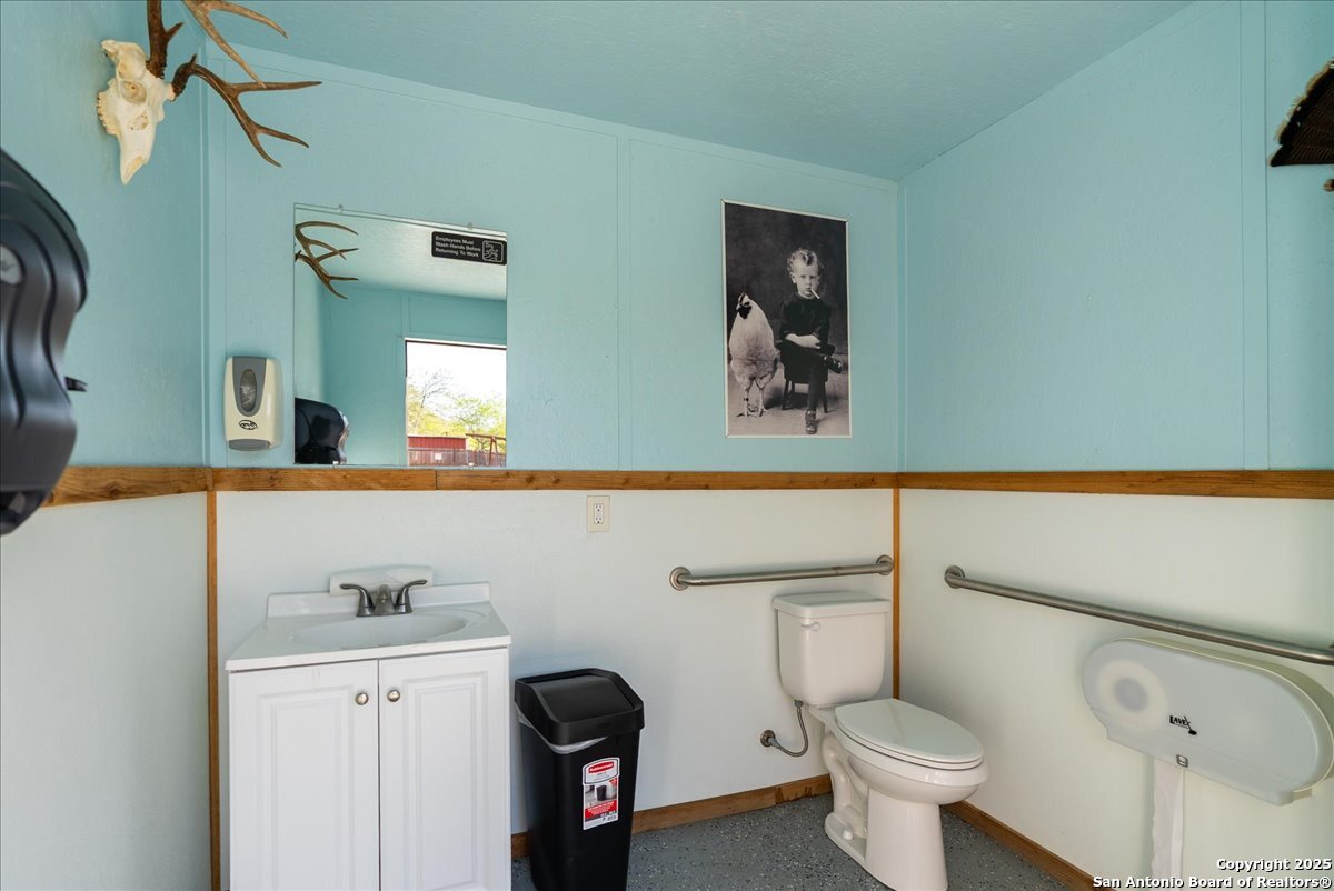 1200 Hwy 59, GEORGEWEST, TX, 78022 | 1852379 | Realty Texas LLC