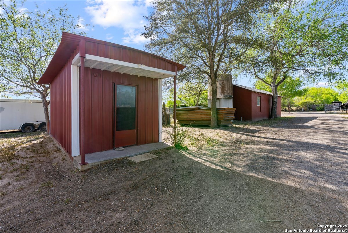 1200 Hwy 59, GEORGEWEST, TX, 78022 | 1852379 | Realty Texas LLC