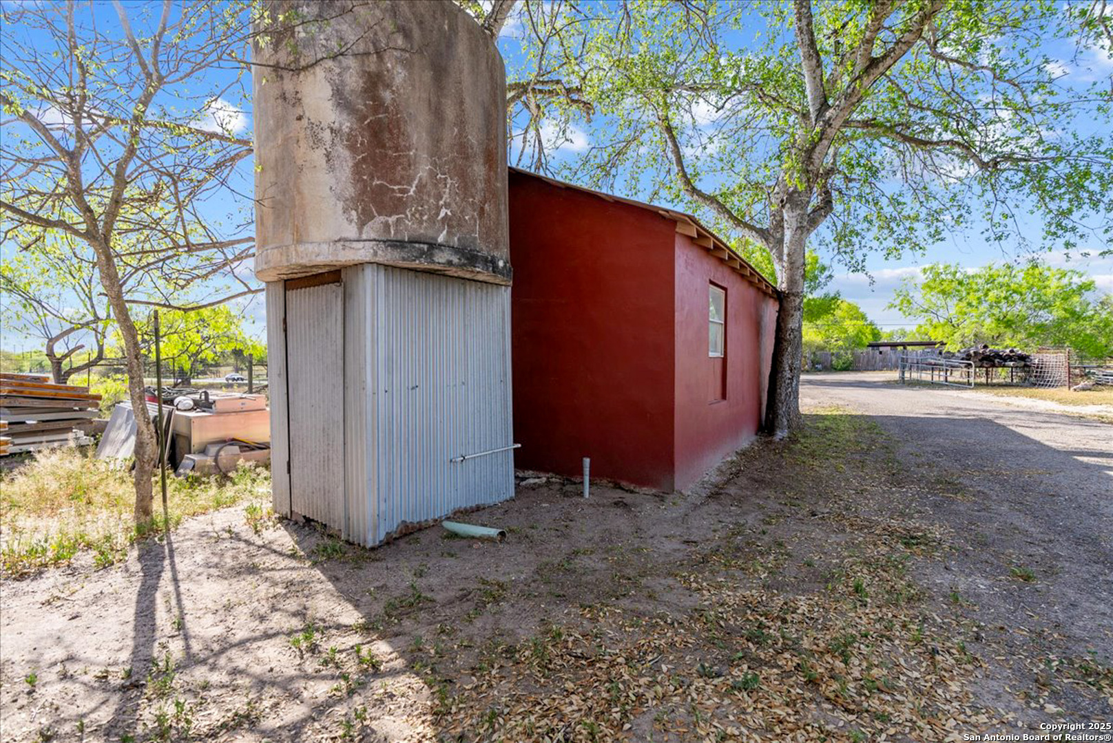 1200 Hwy 59, GEORGEWEST, TX, 78022 | 1852379 | Realty Texas LLC