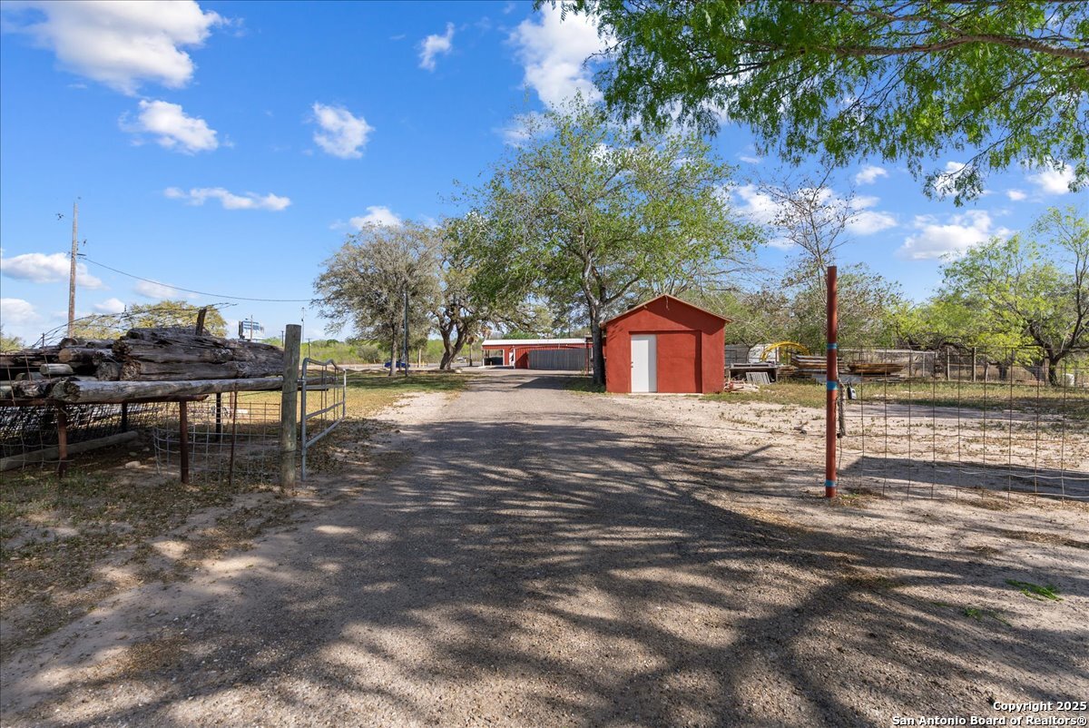1200 Hwy 59, GEORGEWEST, TX, 78022 | 1852379 | Realty Texas LLC