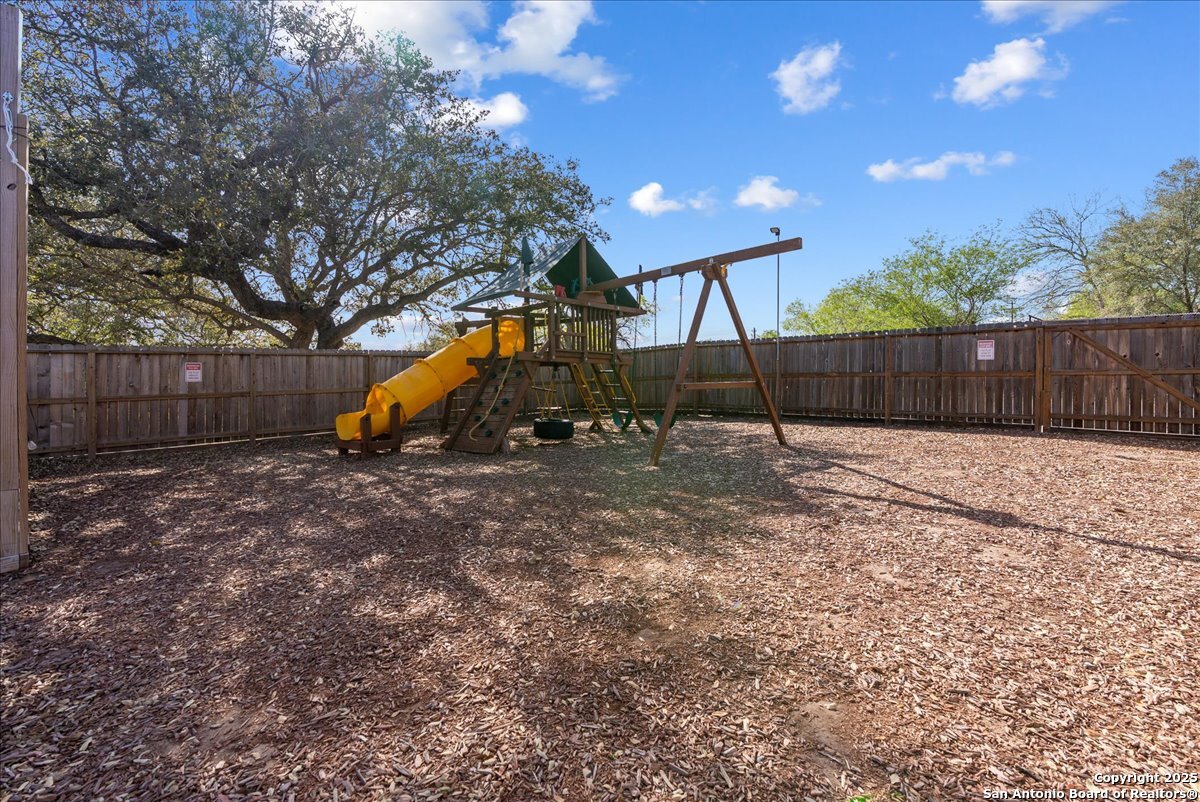 1200 Hwy 59, GEORGEWEST, TX, 78022 | 1852379 | Realty Texas LLC