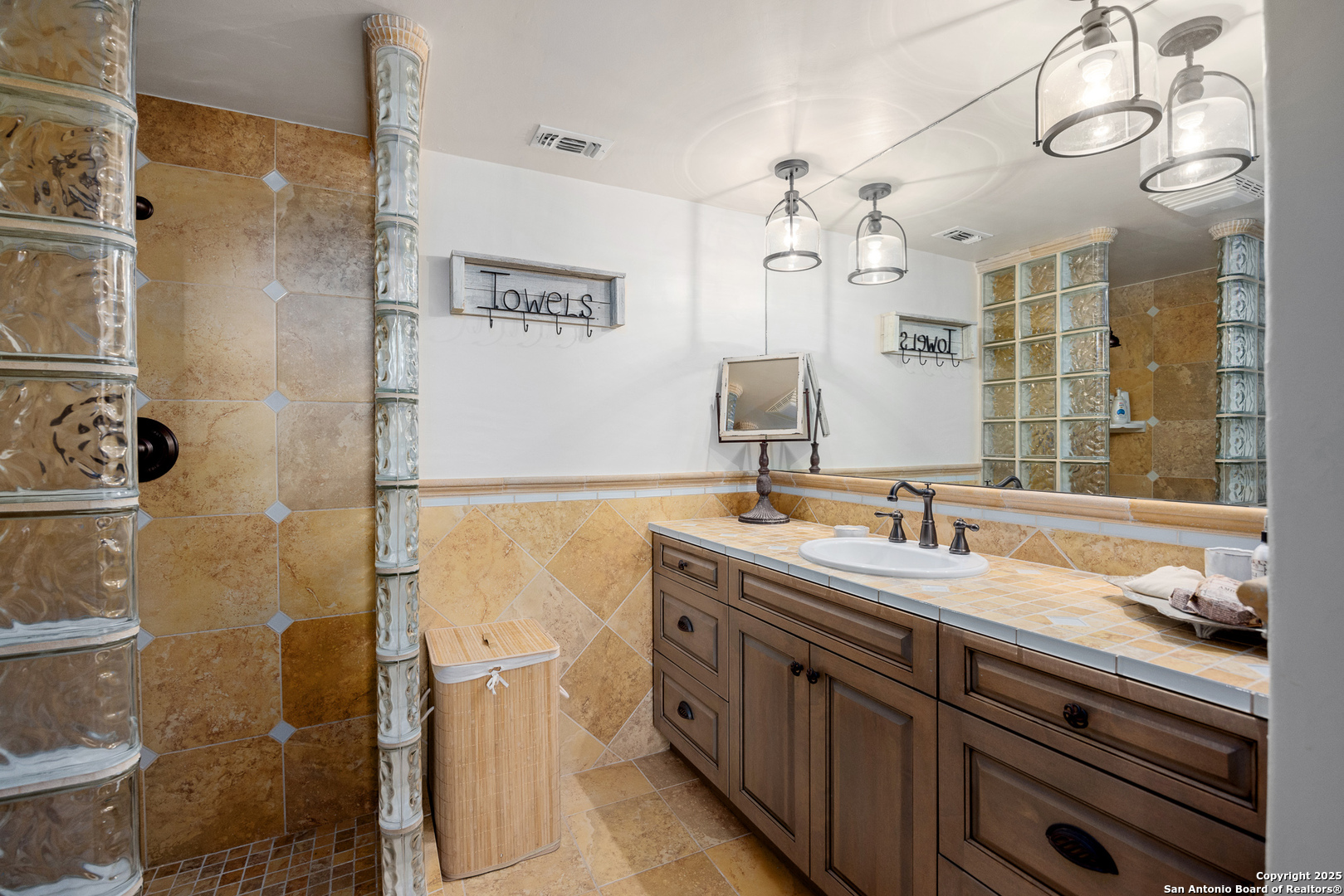 4198 Bear Springs Rd , Pipe Creek, TX, 78063-5372 | 1854145 | Realty Texas LLC