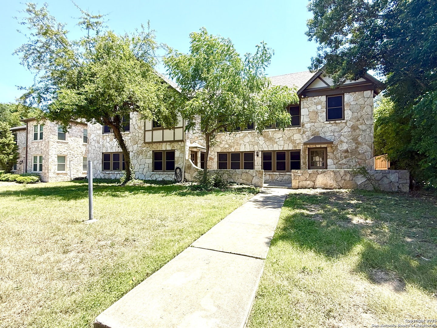218 E Rosewood Ave 2 , San Antonio, TX, 78212 | 1855201 | Realty Texas LLC