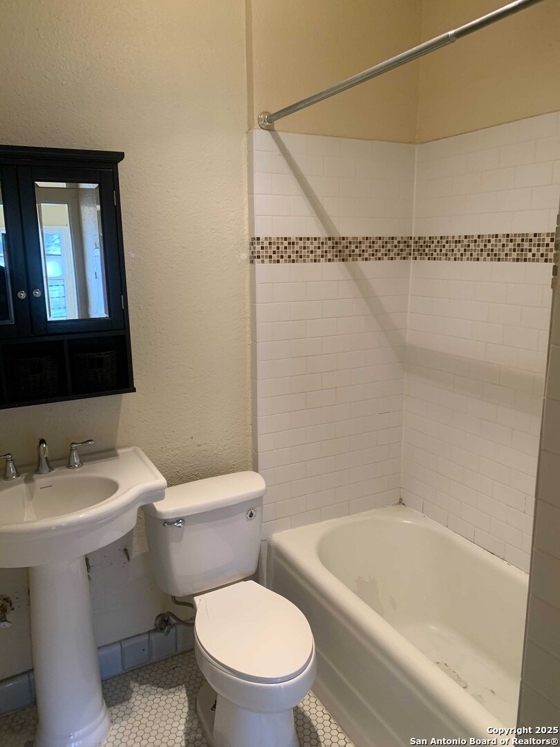 218 E Rosewood Ave 2 , San Antonio, TX, 78212 | 1855201 | Realty Texas LLC