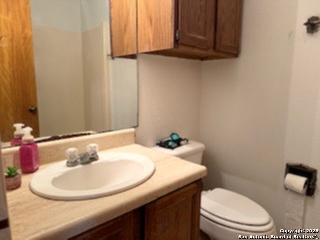 202 E Houston St , George West, TX, 78022 | 1856358 | Realty Texas LLC