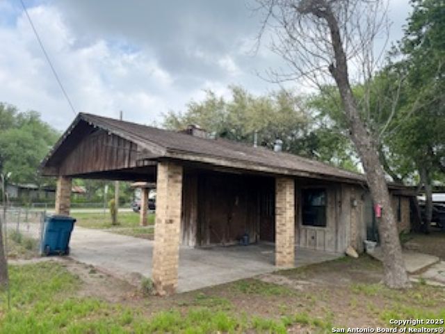 202 E Houston St , George West, TX, 78022 | 1856358 | Realty Texas LLC