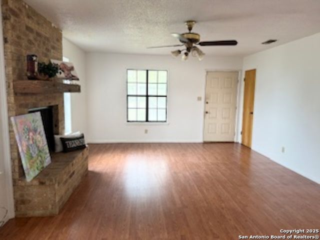 202 E Houston St , George West, TX, 78022 | 1856358 | Realty Texas LLC