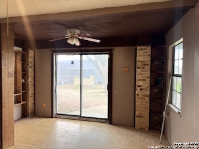 202 E Houston St , George West, TX, 78022 | 1856358 | Realty Texas LLC