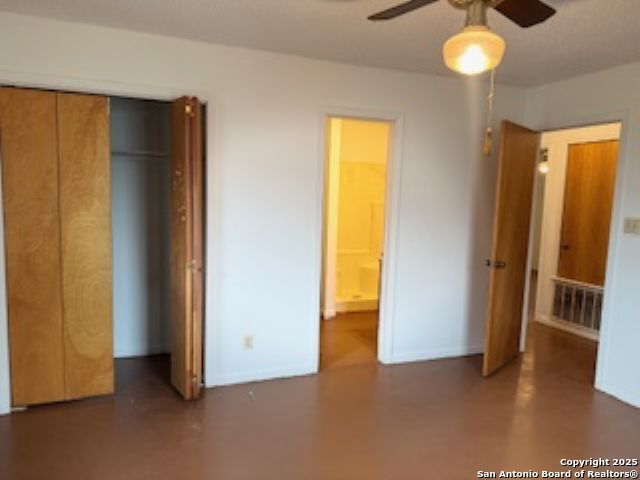 202 E Houston St , George West, TX, 78022 | 1856358 | Realty Texas LLC