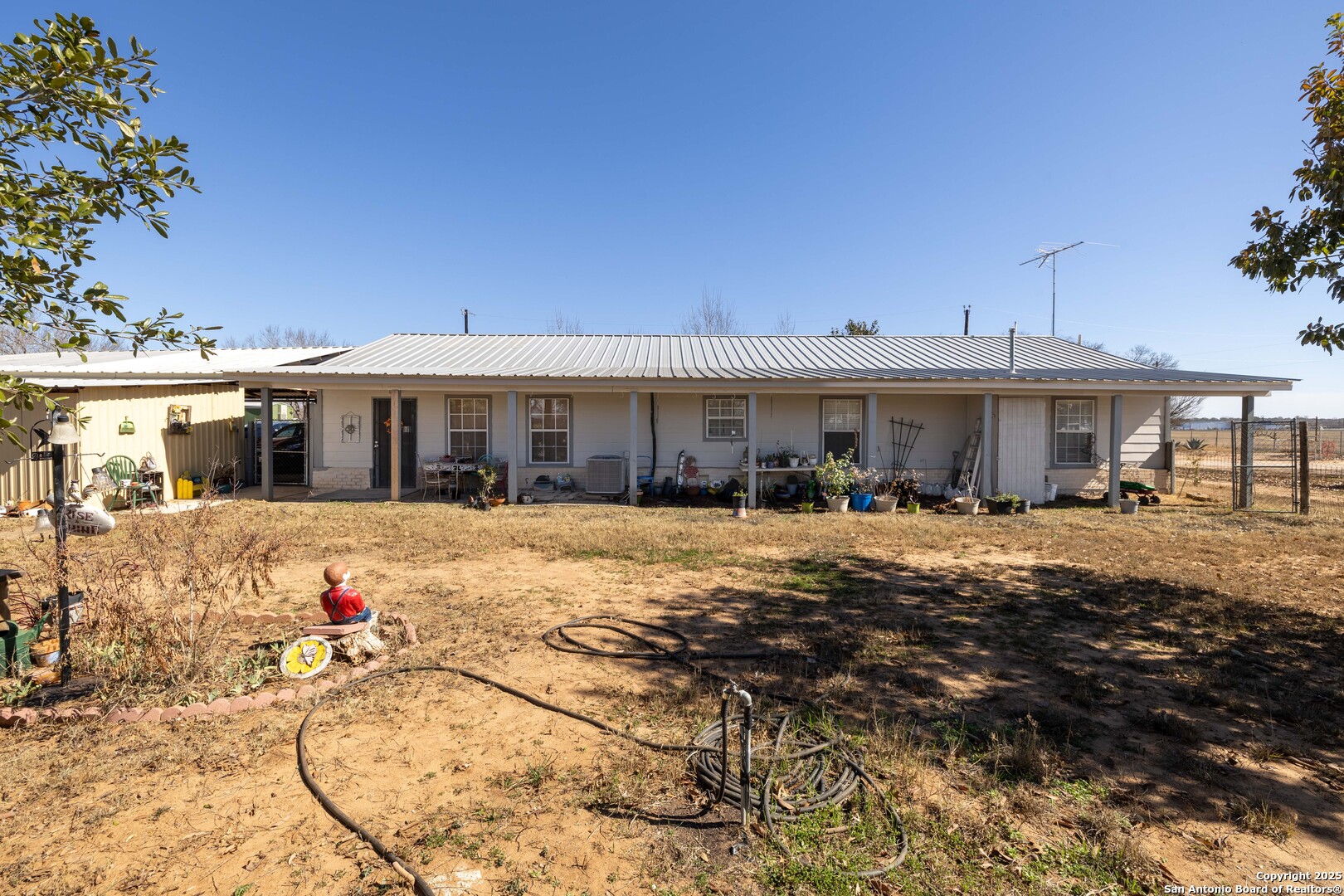 944 County Road 769 , Devine, TX, 78016 | 1857365 | Realty Texas LLC
