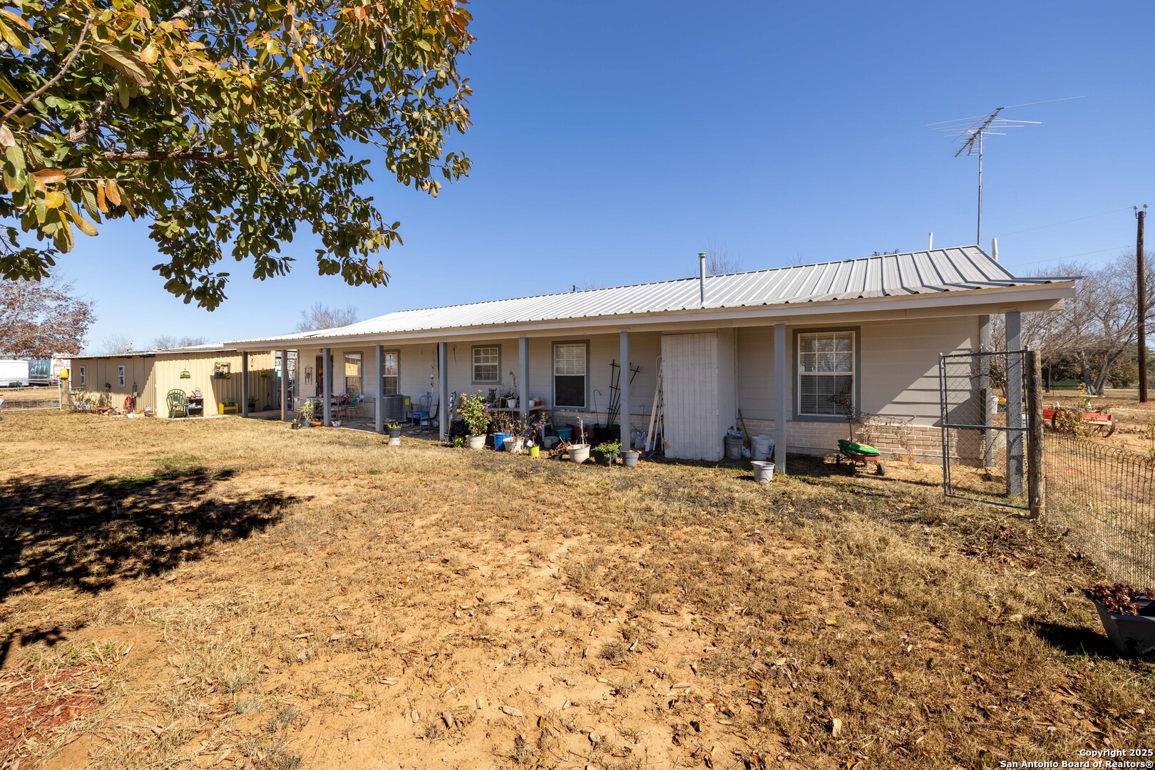 944 County Road 769 , Devine, TX, 78016 | 1857365 | Realty Texas LLC