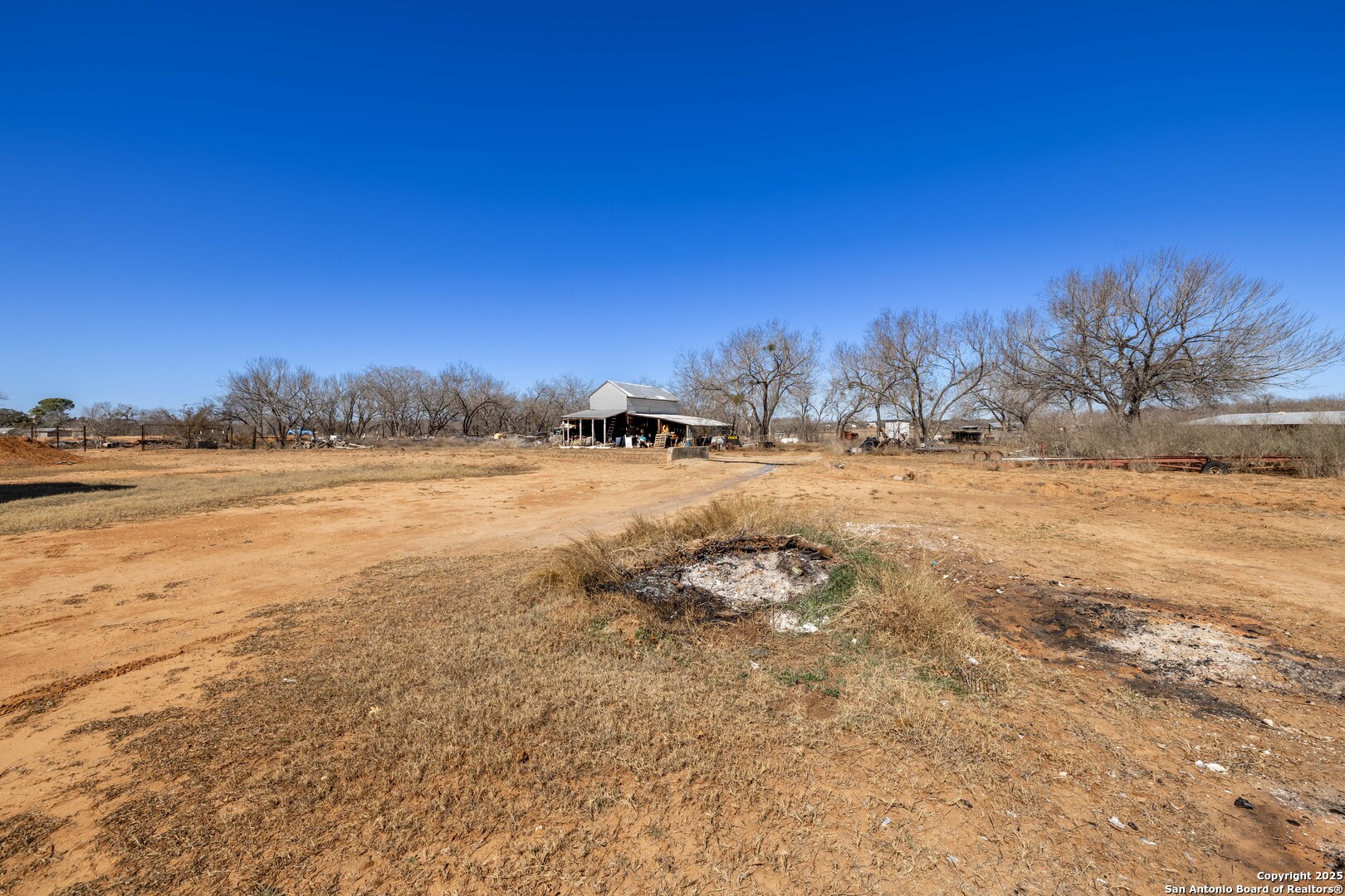 944 County Road 769 , Devine, TX, 78016 | 1857365 | Realty Texas LLC