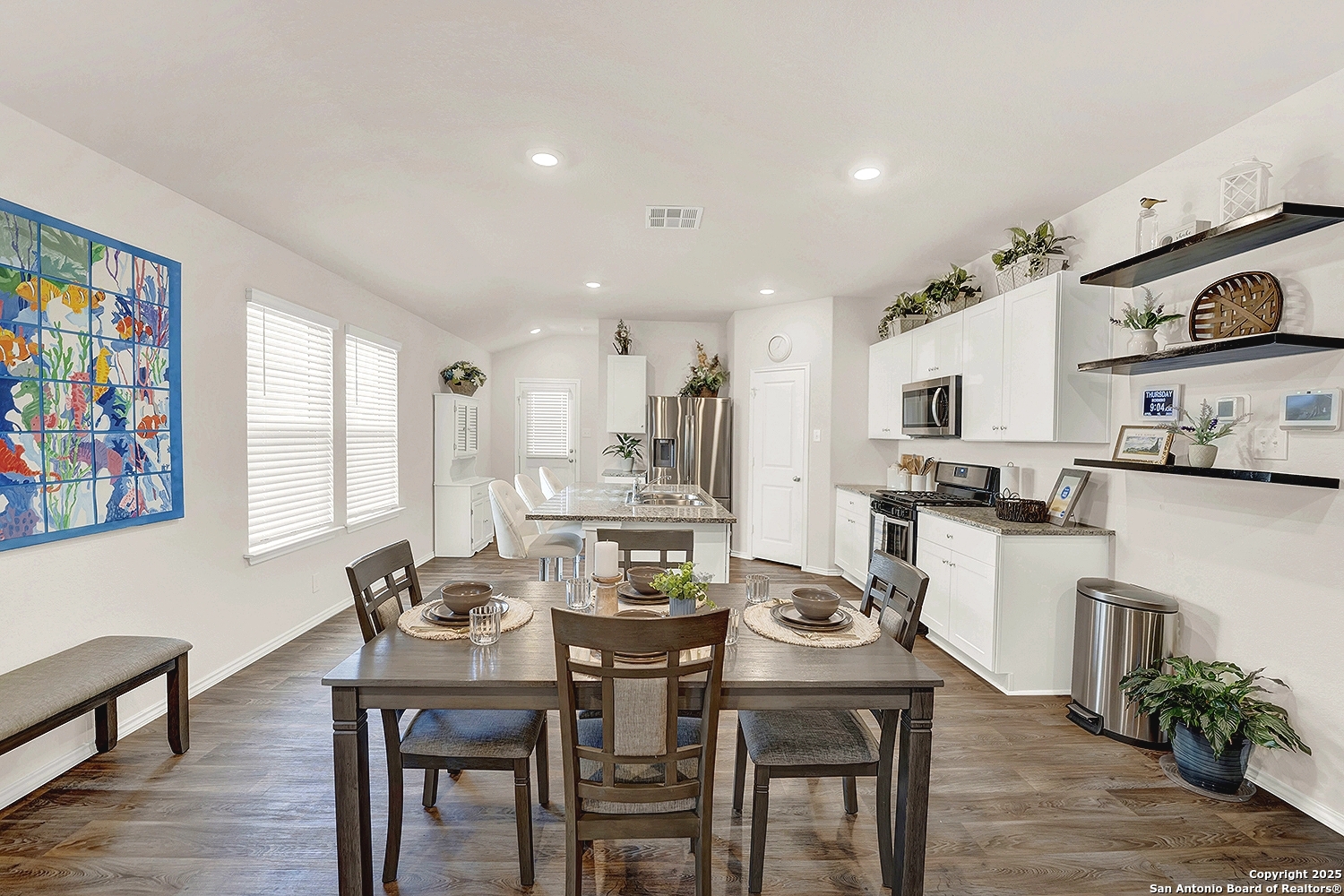 256 Middle Green Loop, FLORESVILL, TX, 78114 | 1857340 | Realty Texas LLC