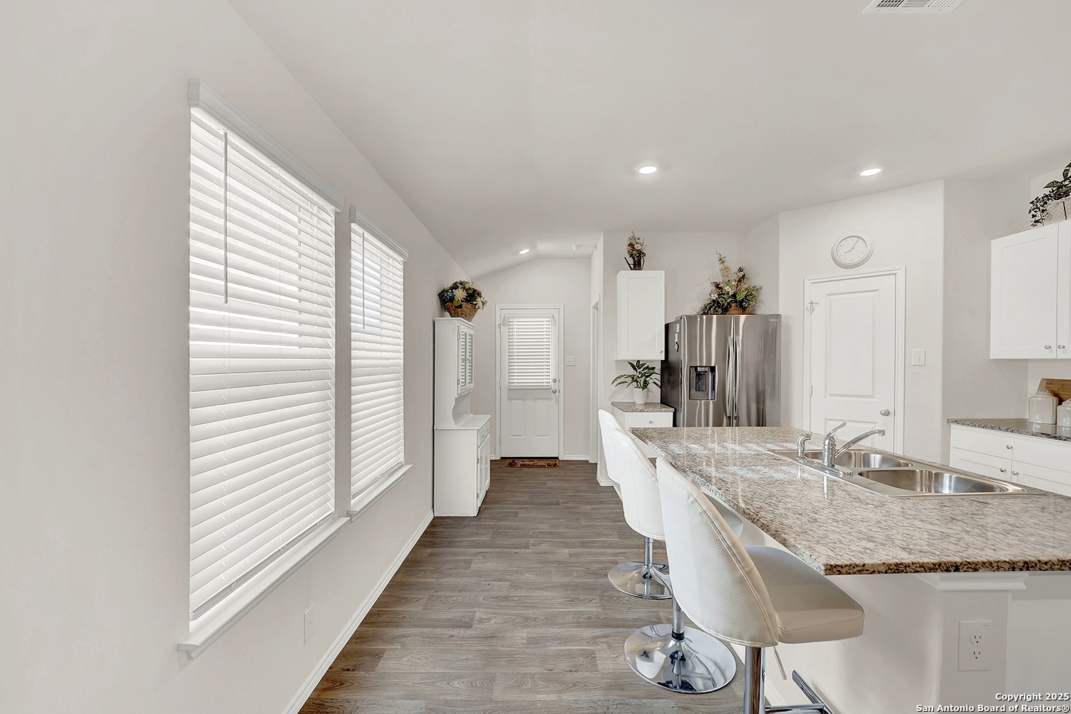 256 Middle Green Loop, FLORESVILL, TX, 78114 | 1857340 | Realty Texas LLC