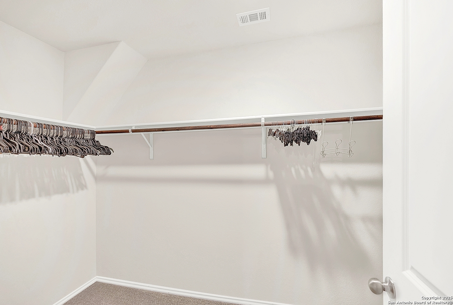 256 Middle Green Loop, FLORESVILL, TX, 78114 | 1857340 | Realty Texas LLC