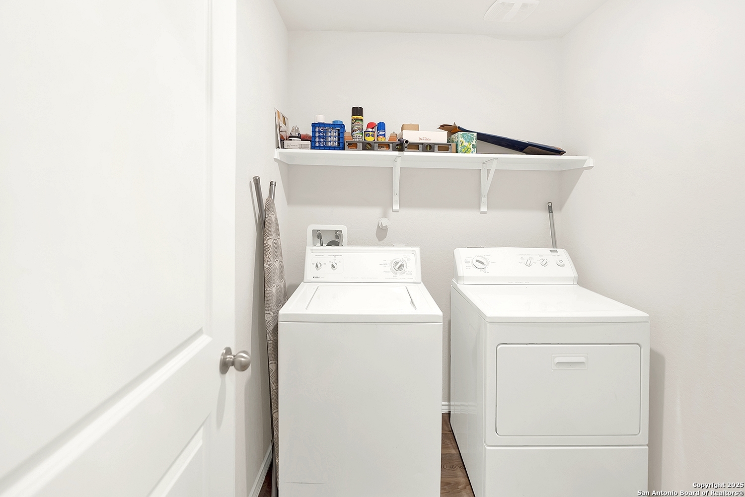 256 Middle Green Loop, FLORESVILL, TX, 78114 | 1857340 | Realty Texas LLC