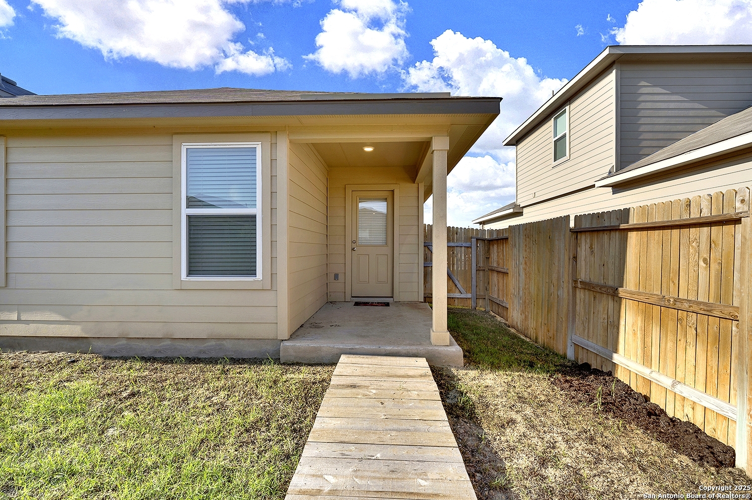 256 Middle Green Loop, FLORESVILL, TX, 78114 | 1857340 | Realty Texas LLC