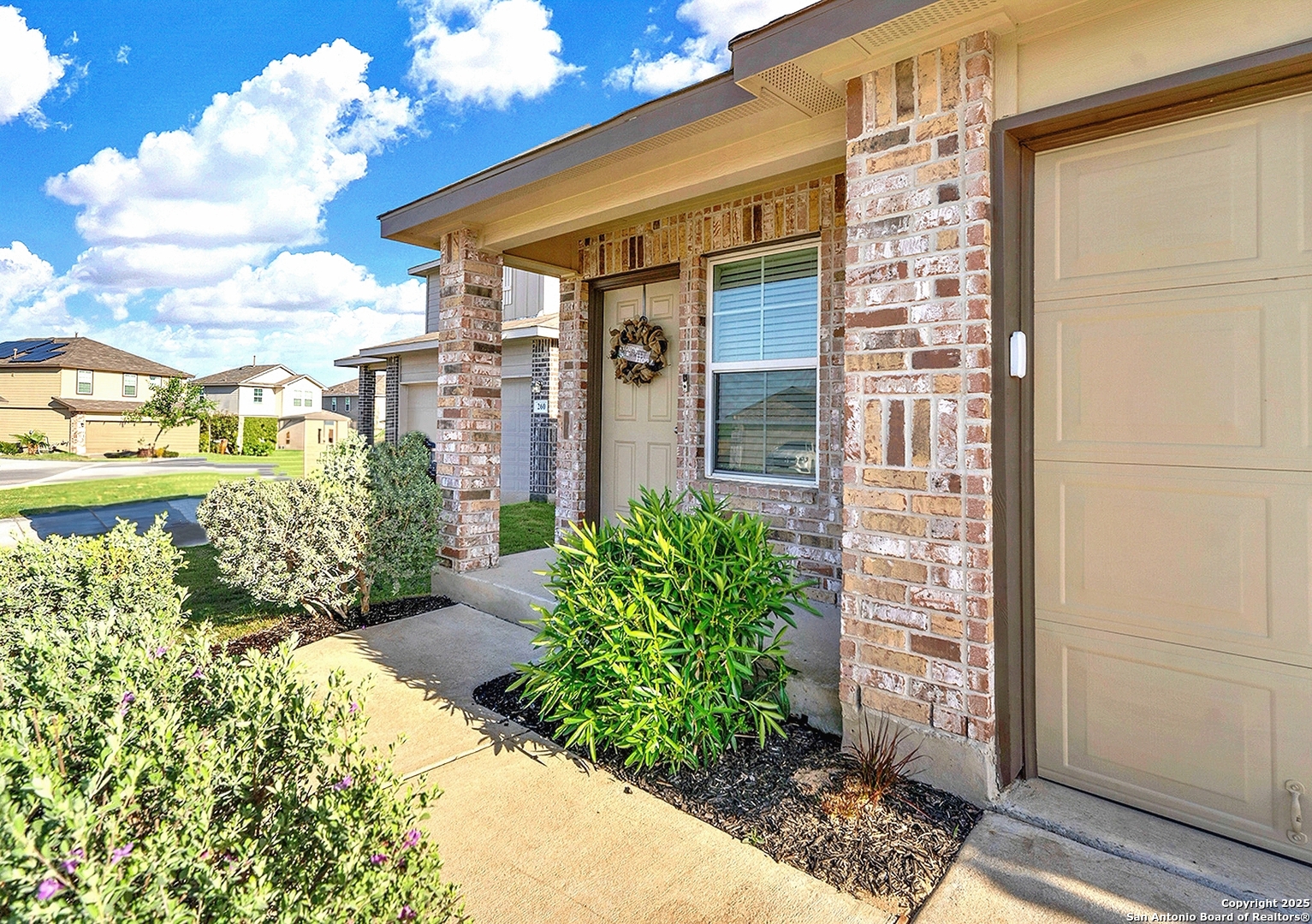 256 Middle Green Loop, FLORESVILL, TX, 78114 | 1857340 | Realty Texas LLC