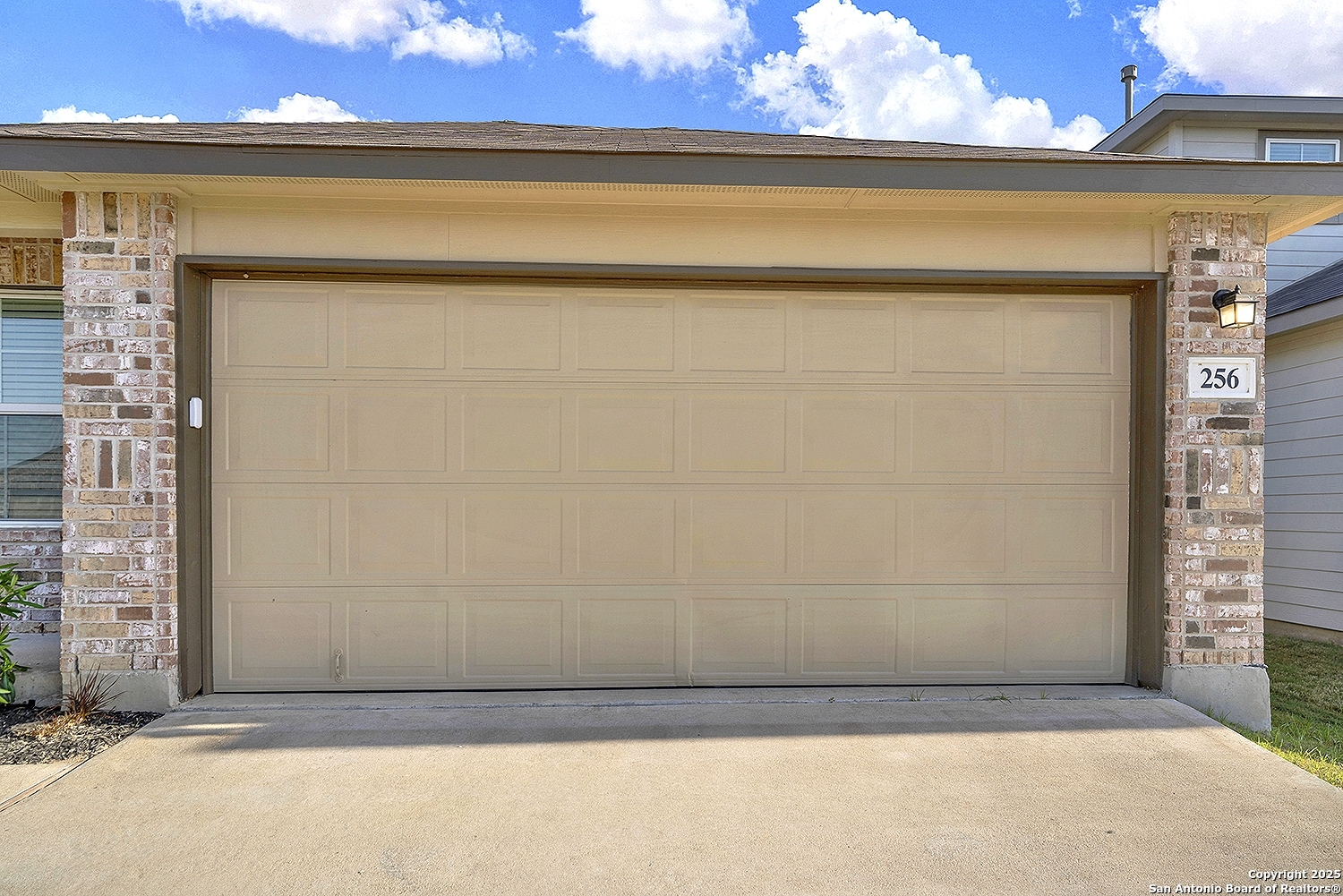 256 Middle Green Loop, FLORESVILL, TX, 78114 | 1857340 | Realty Texas LLC