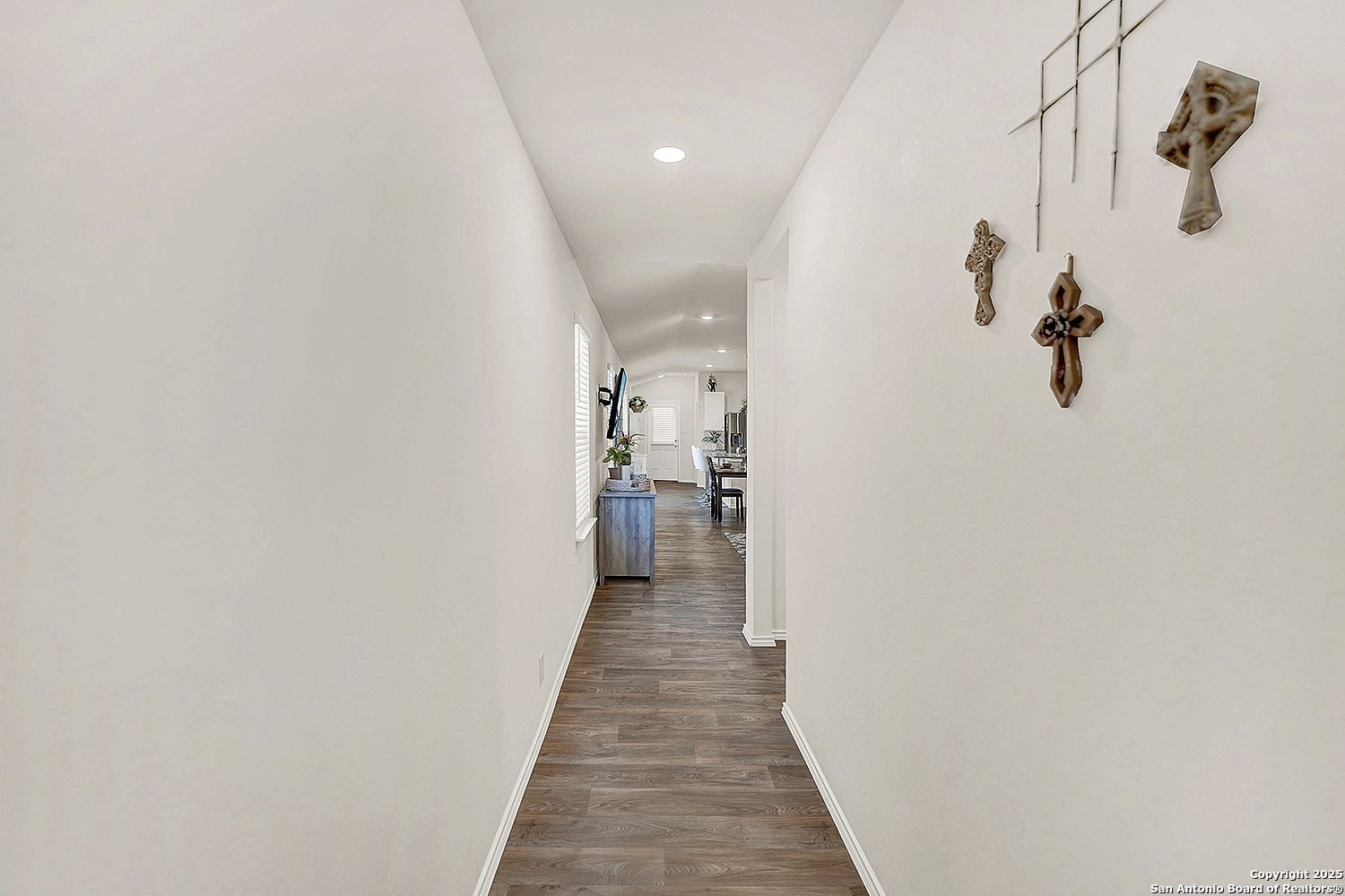 256 Middle Green Loop, FLORESVILL, TX, 78114 | 1857340 | Realty Texas LLC