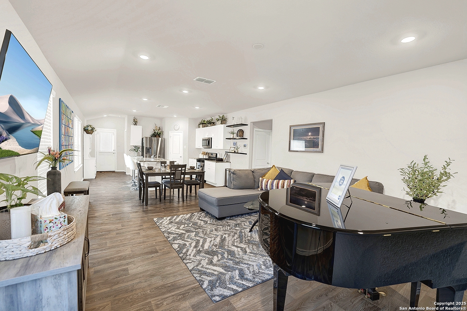 256 Middle Green Loop, FLORESVILL, TX, 78114 | 1857340 | Realty Texas LLC