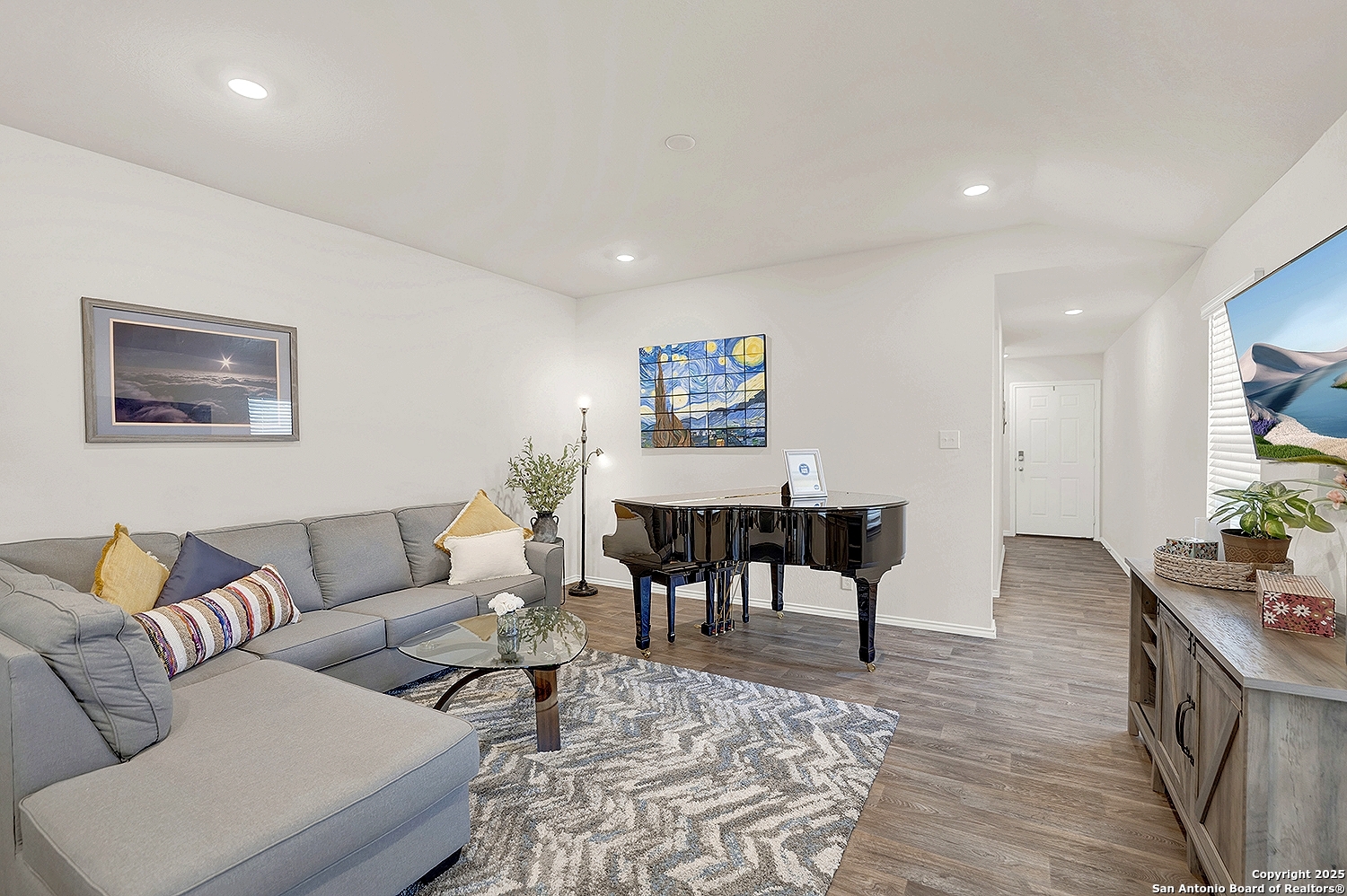 256 Middle Green Loop, FLORESVILL, TX, 78114 | 1857340 | Realty Texas LLC