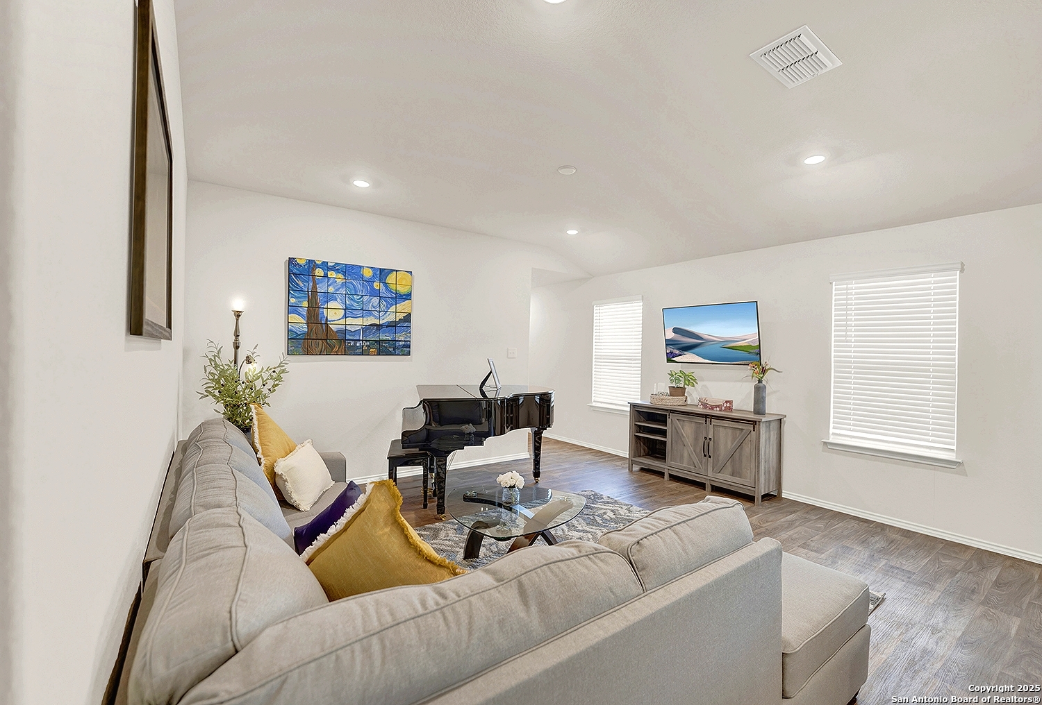 256 Middle Green Loop, FLORESVILL, TX, 78114 | 1857340 | Realty Texas LLC