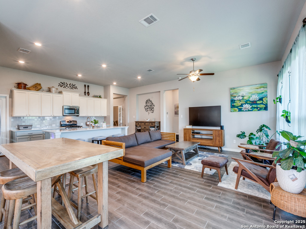 8847 Pinto Cyn , San Antonio, TX, 78254 | 1858448 | Realty Texas LLC