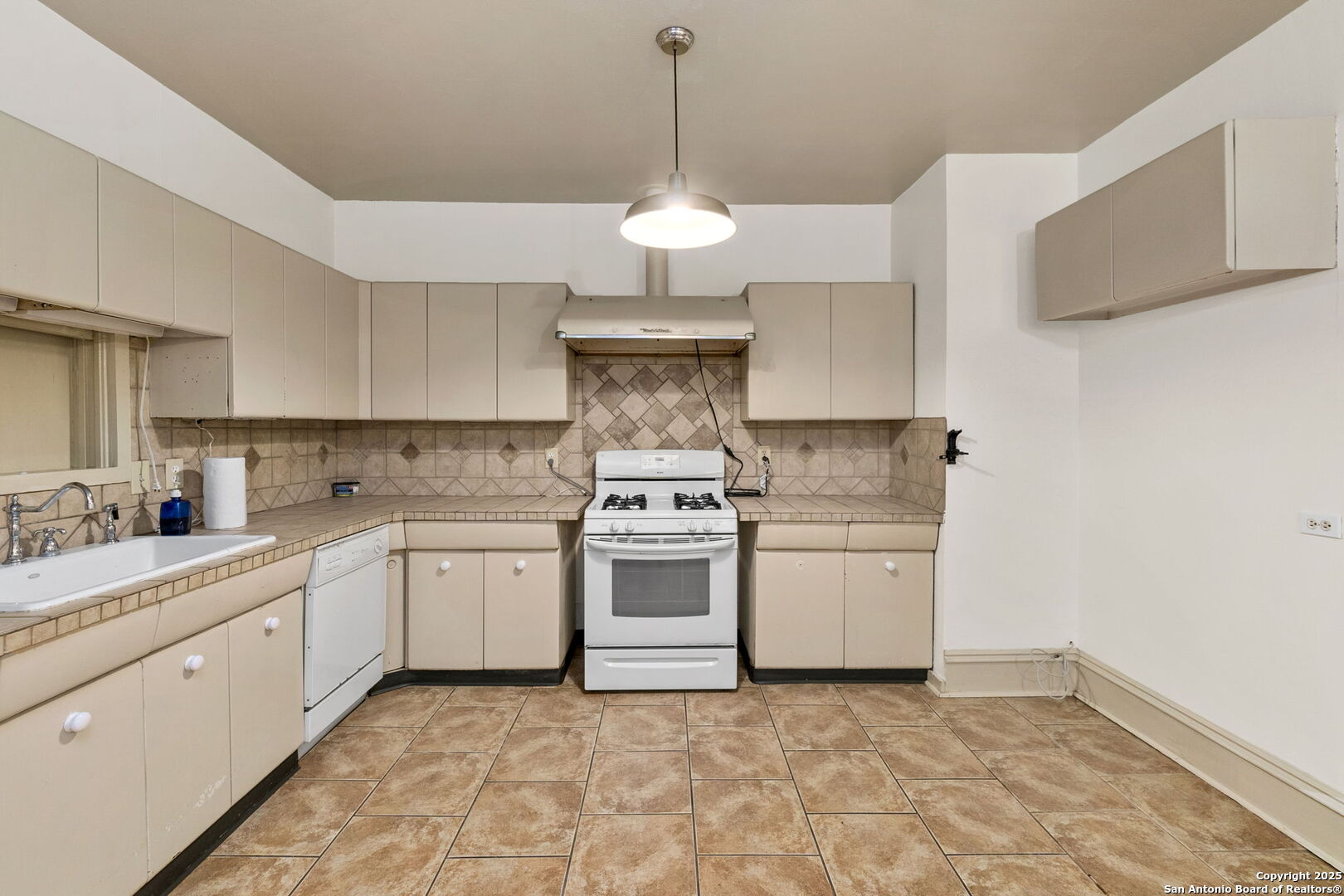 1141 E Highland Blvd , San Antonio, TX, 78210 | 1859976 | Realty Texas LLC