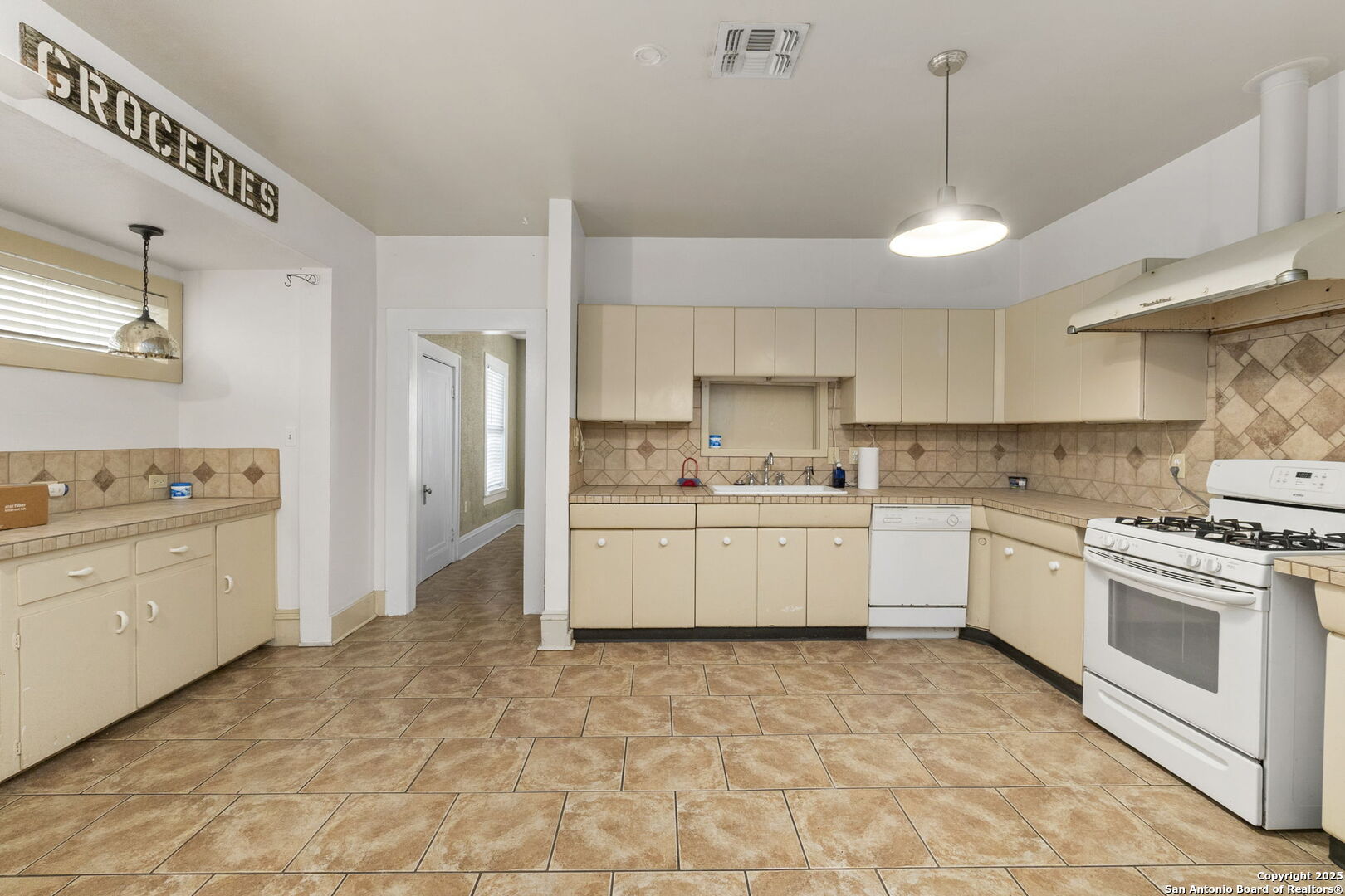 1141 E Highland Blvd , San Antonio, TX, 78210 | 1859976 | Realty Texas LLC