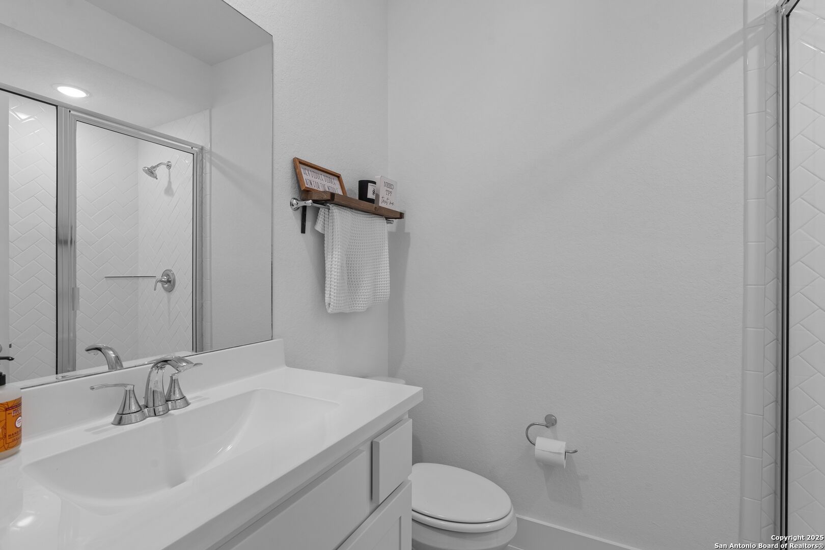 138 Red Oak , Castroville, TX, 78009 | 1860565 | Realty Texas LLC