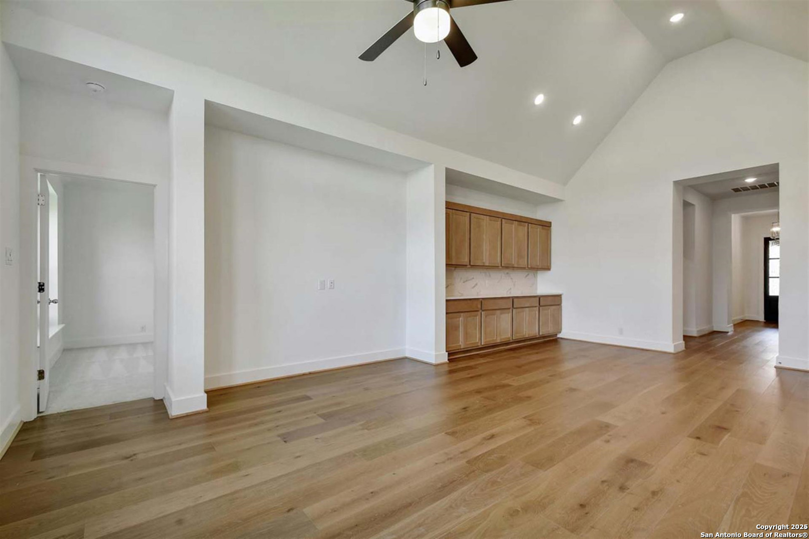 138 Red Oak , Castroville, TX, 78009 | 1860565 | Realty Texas LLC