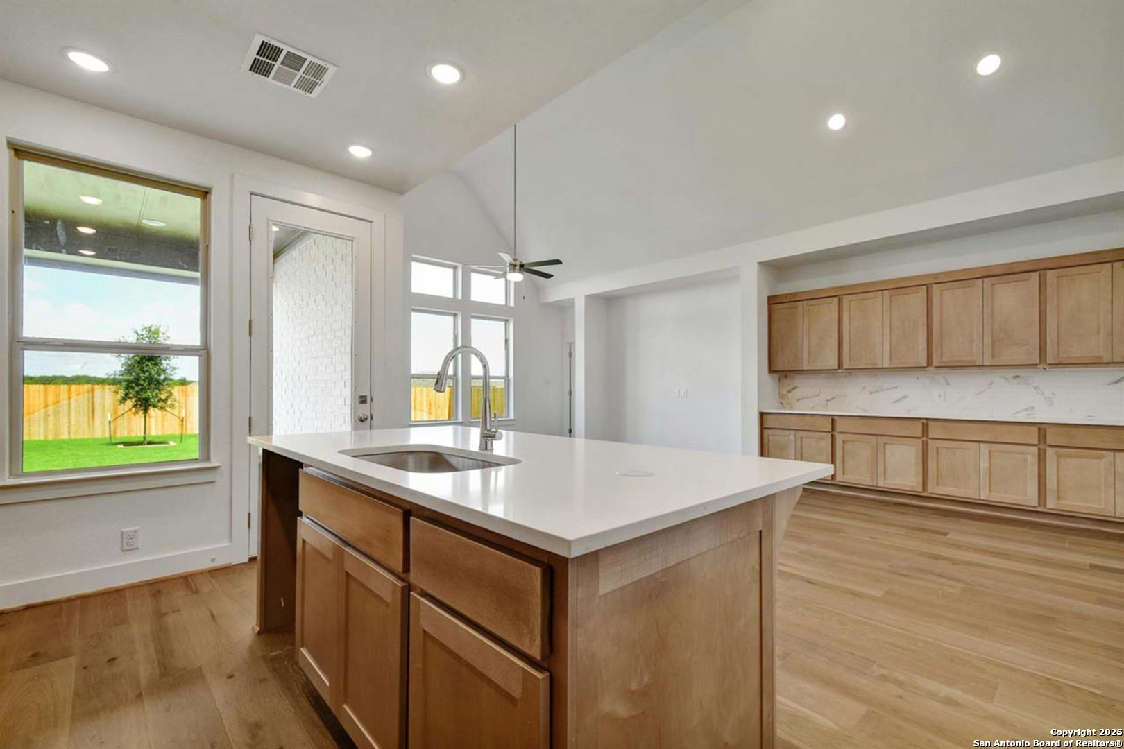 138 Red Oak , Castroville, TX, 78009 | 1860565 | Realty Texas LLC
