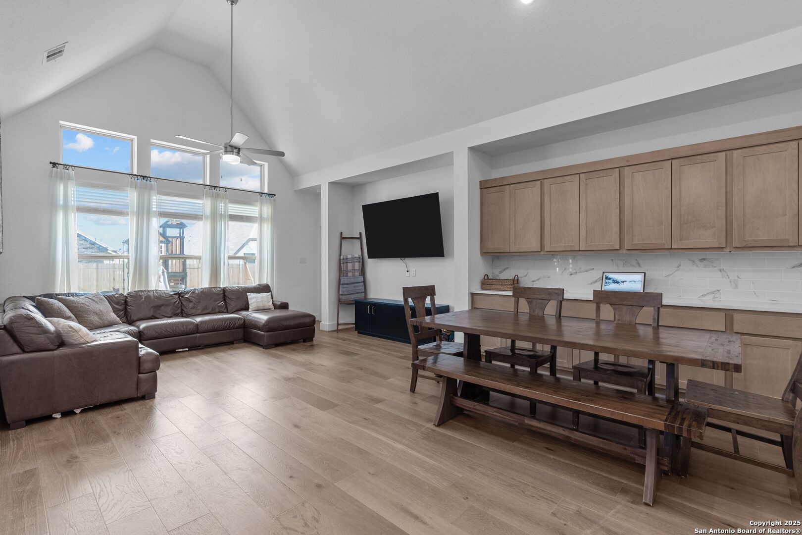 138 Red Oak , Castroville, TX, 78009 | 1860565 | Realty Texas LLC