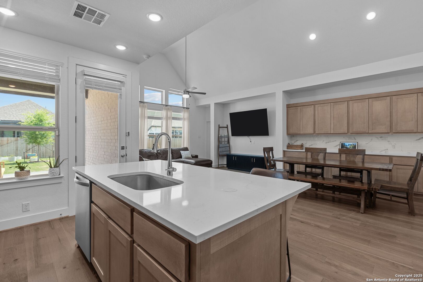 138 Red Oak , Castroville, TX, 78009 | 1860565 | Realty Texas LLC