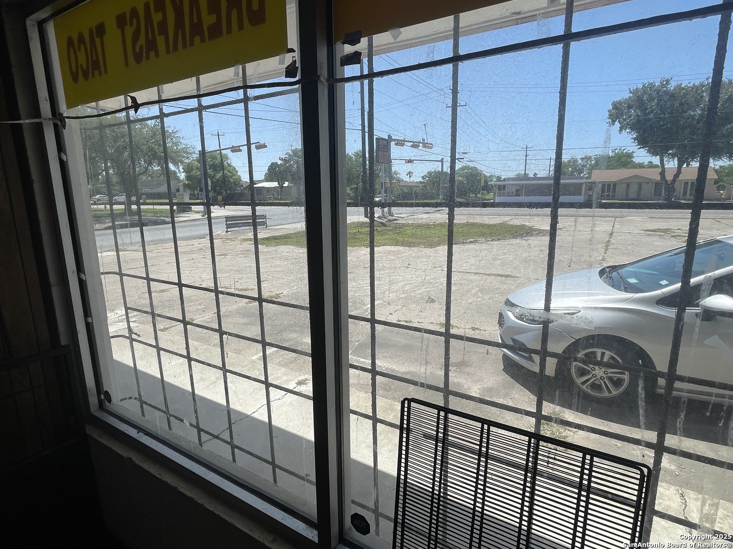 1230 E Santa Gertrudis, KINGSVILLE, TX, 78363 | 1860952 | Realty Texas LLC