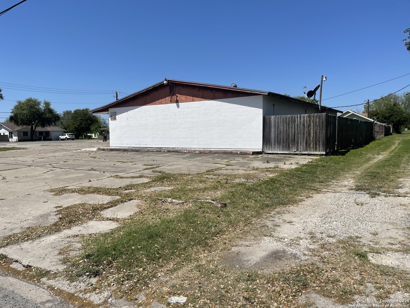 1230 E Santa Gertrudis, KINGSVILLE, TX, 78363 | 1860952 | Realty Texas LLC