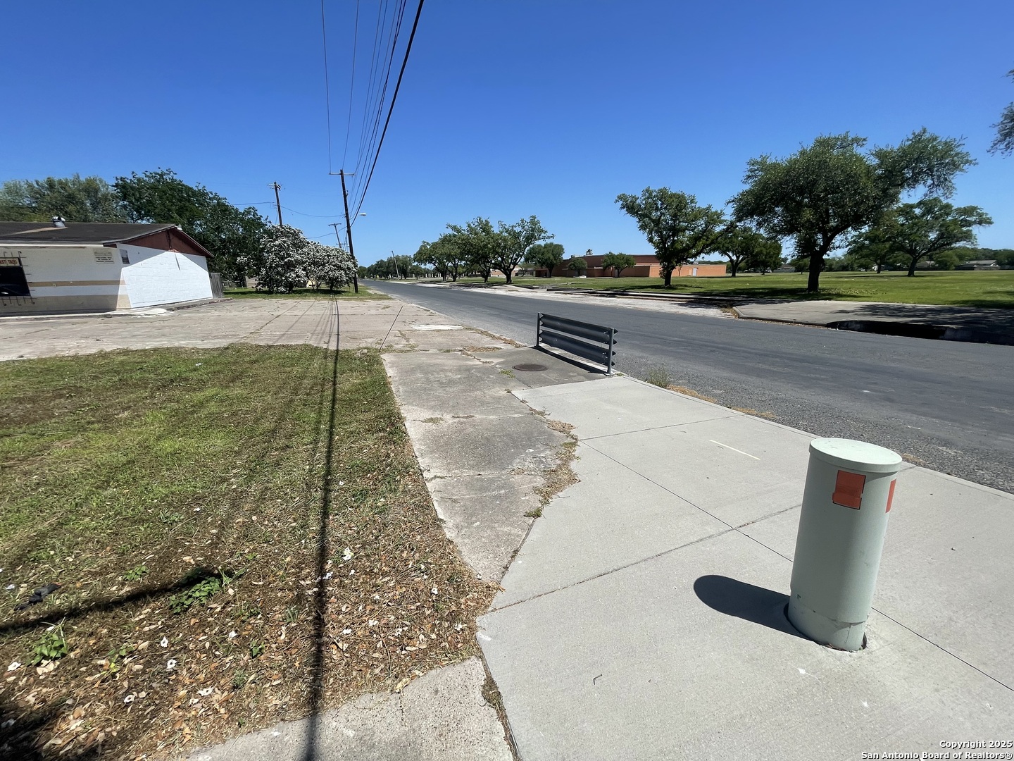 1230 E Santa Gertrudis, KINGSVILLE, TX, 78363 | 1860952 | Realty Texas LLC