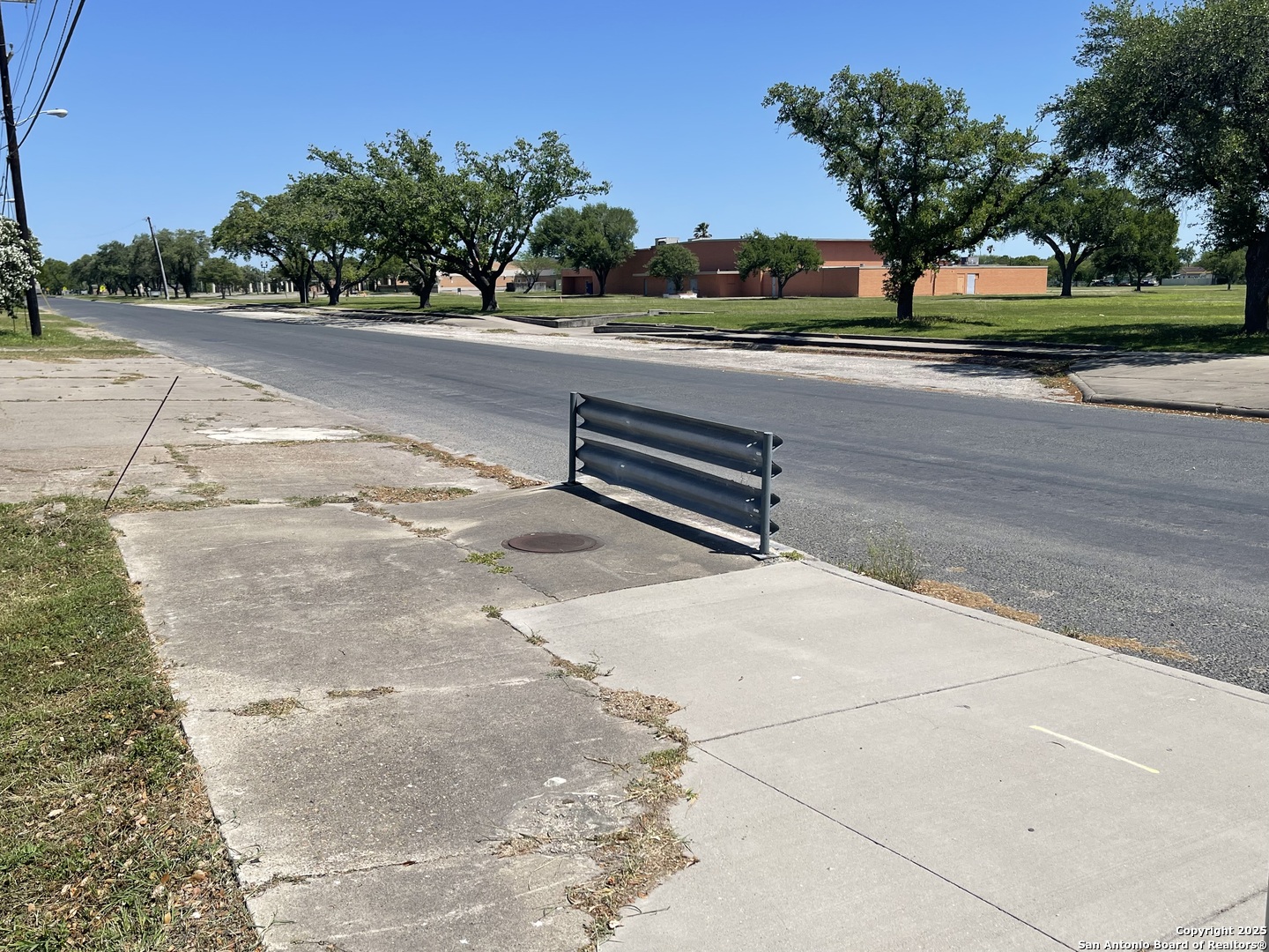 1230 E Santa Gertrudis, KINGSVILLE, TX, 78363 | 1860952 | Realty Texas LLC