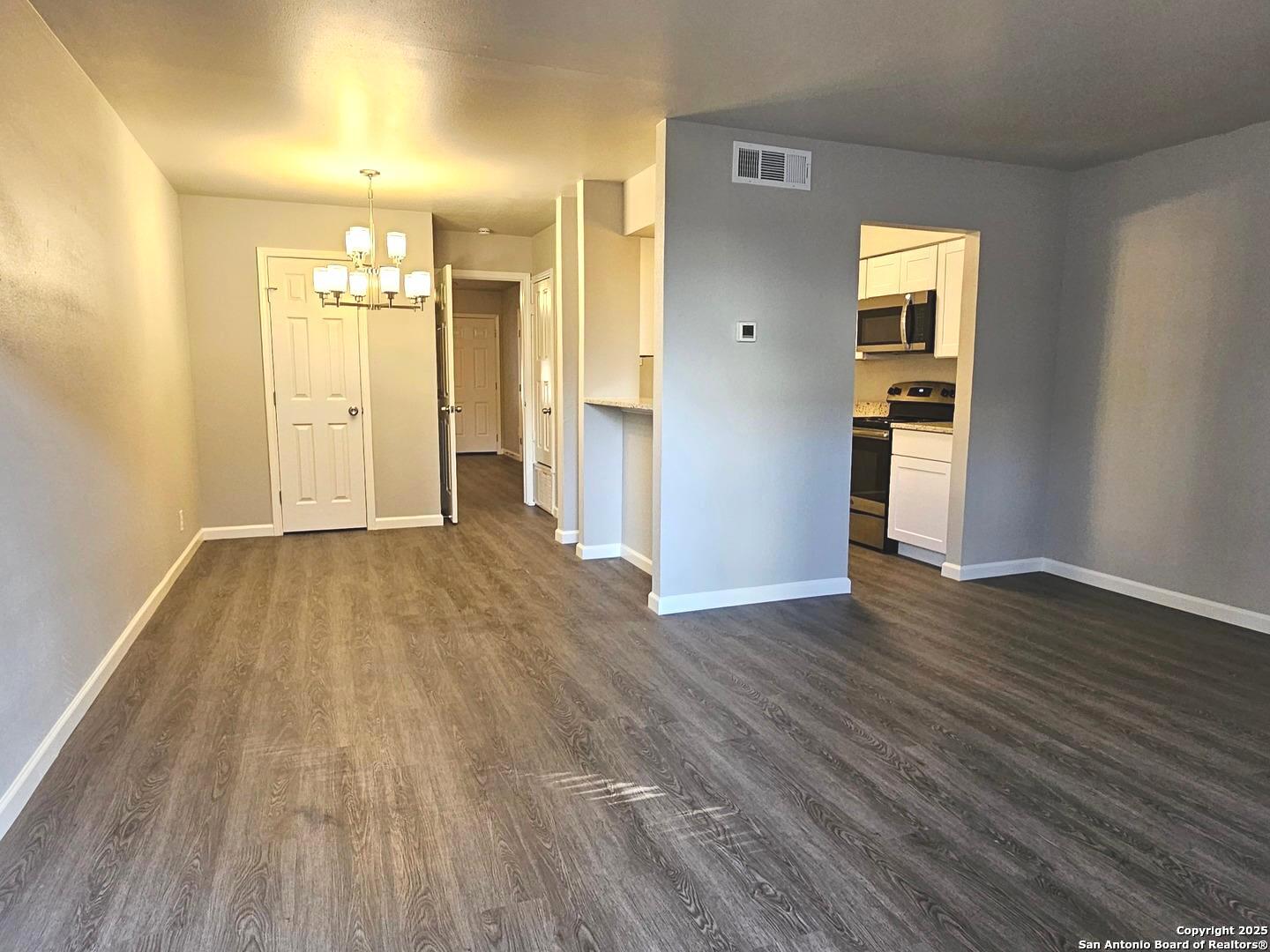 2811 Woodbury Dr 302 , San Antonio, TX, 78217-5772 | 1865695 | Realty Texas LLC