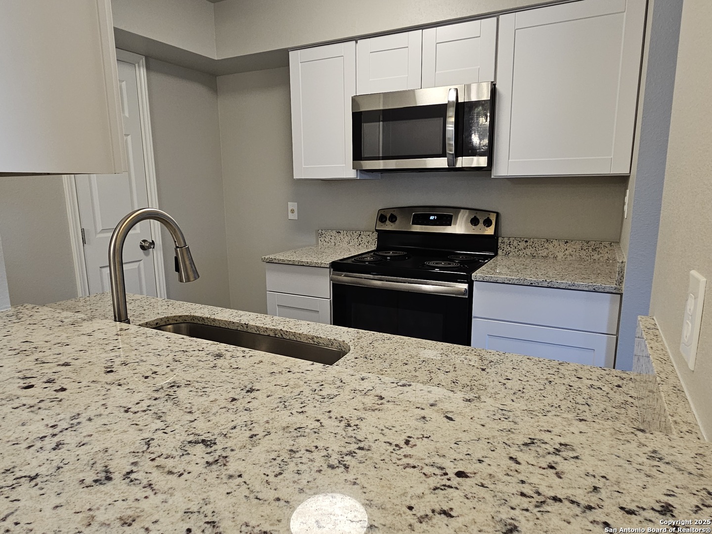 2811 Woodbury Dr 302 , San Antonio, TX, 78217-5772 | 1865695 | Realty Texas LLC