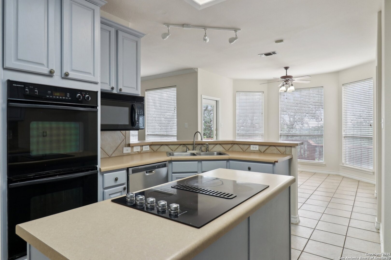 522 Mesa Ridge , San Antonio, TX, 78258 | 1869275 | Realty Texas LLC