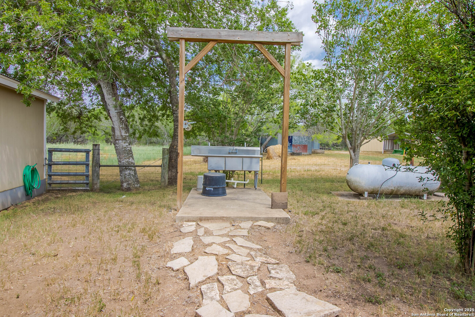 1591 County Road 476 , Stockdale, TX, 78160 | 1869023 | Realty Texas LLC
